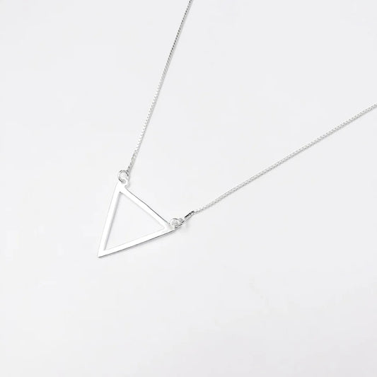 Gargantilha com Triângulo Geométrica - 40cm