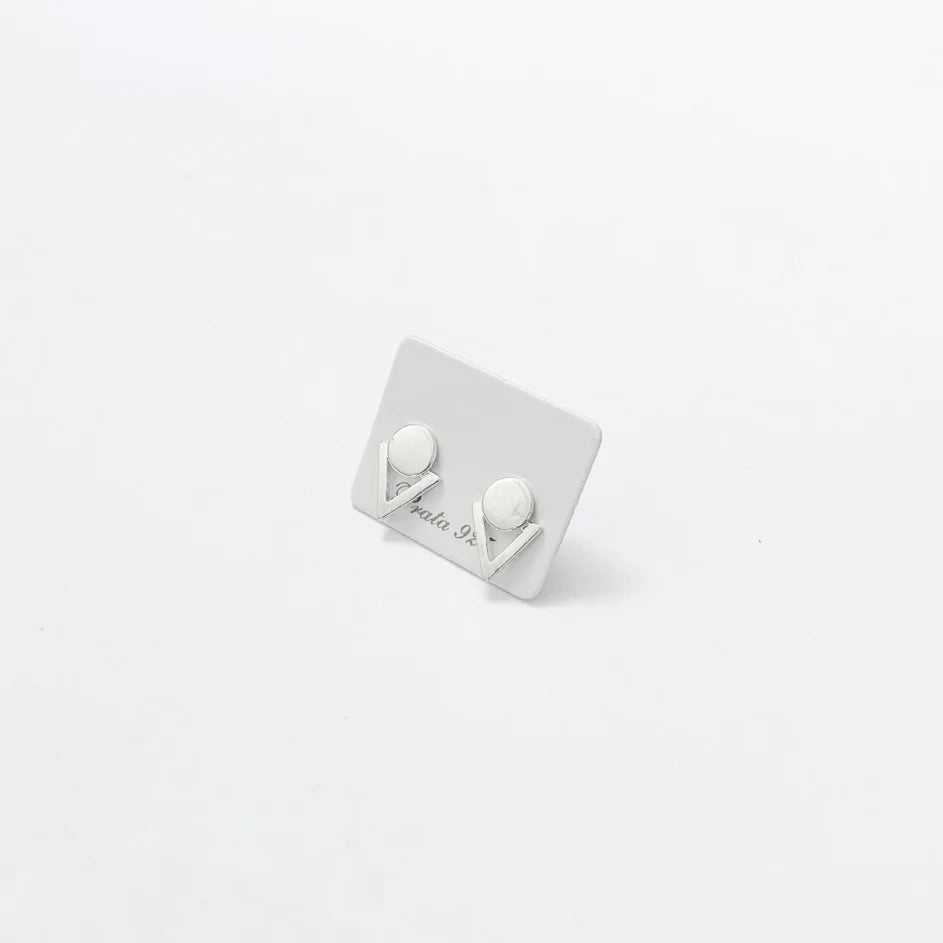 Brinco Geométrico Triângulo Vazado com Círculo