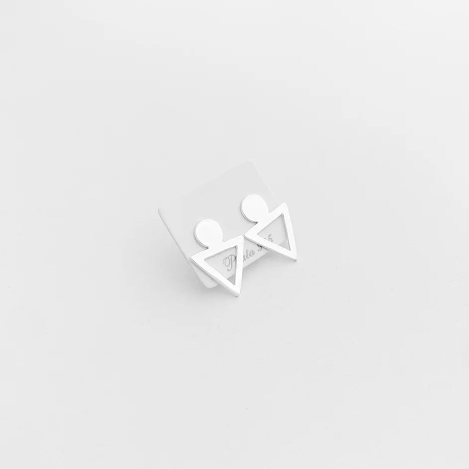 Brinco de Triângulo com Círculo Vazado